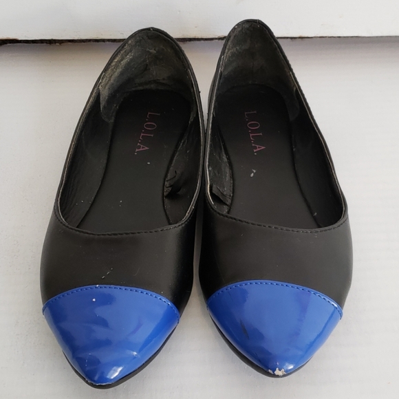 L.O.L.A. Shoes - L.O.L.A. black/blue pointy toed flats - size 9